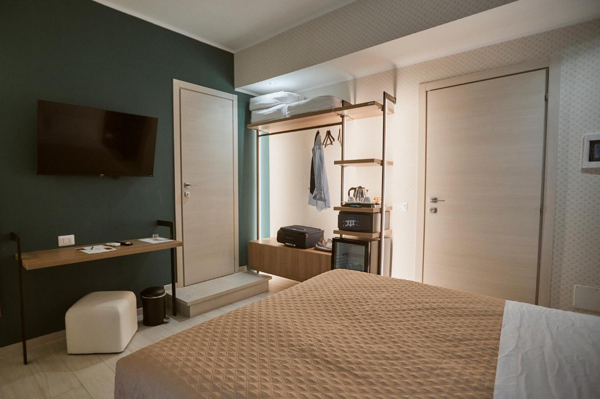 Castrichella Boutique Rome Airport Fiumicino